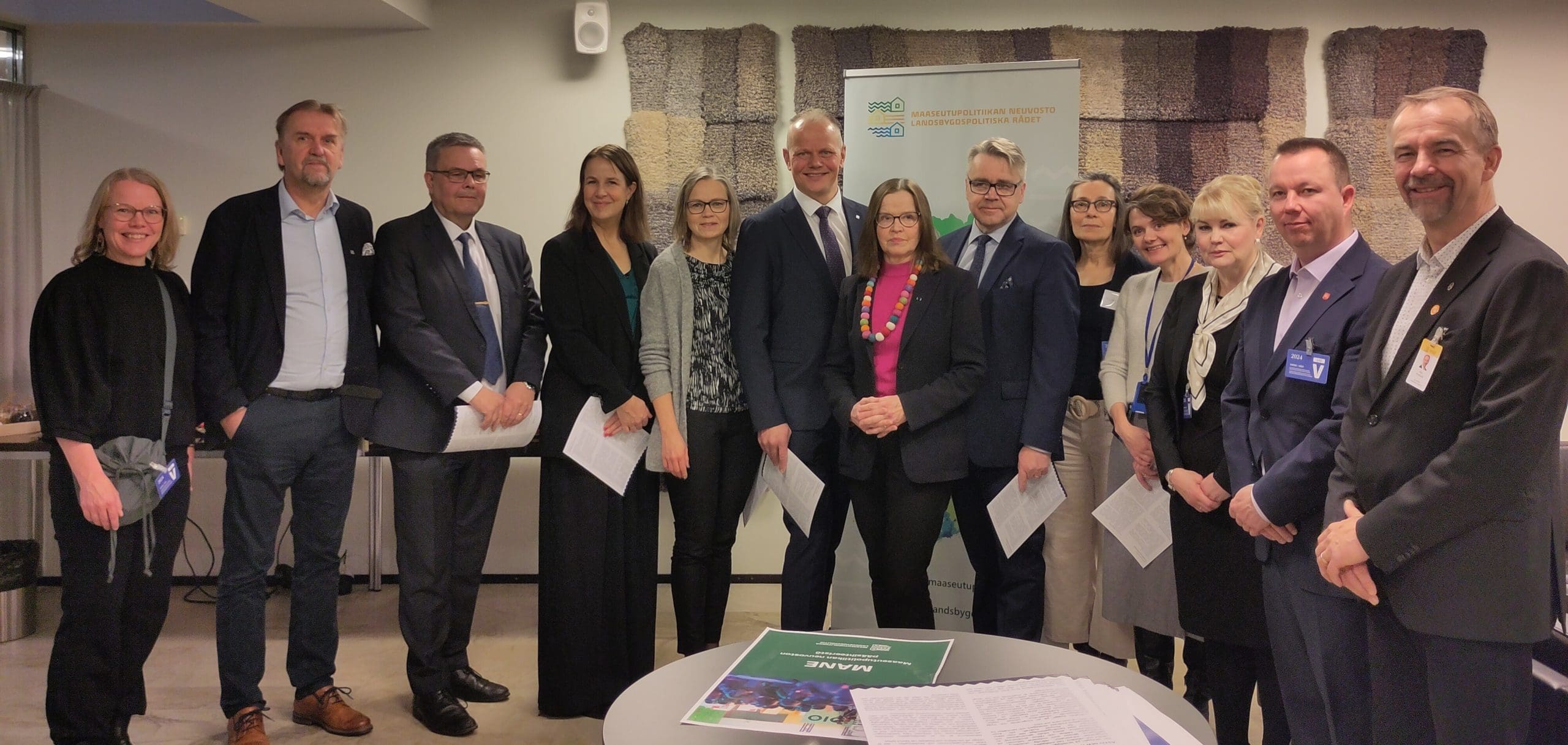 Puurobaarin osallistujat rivissä 12.12.2024