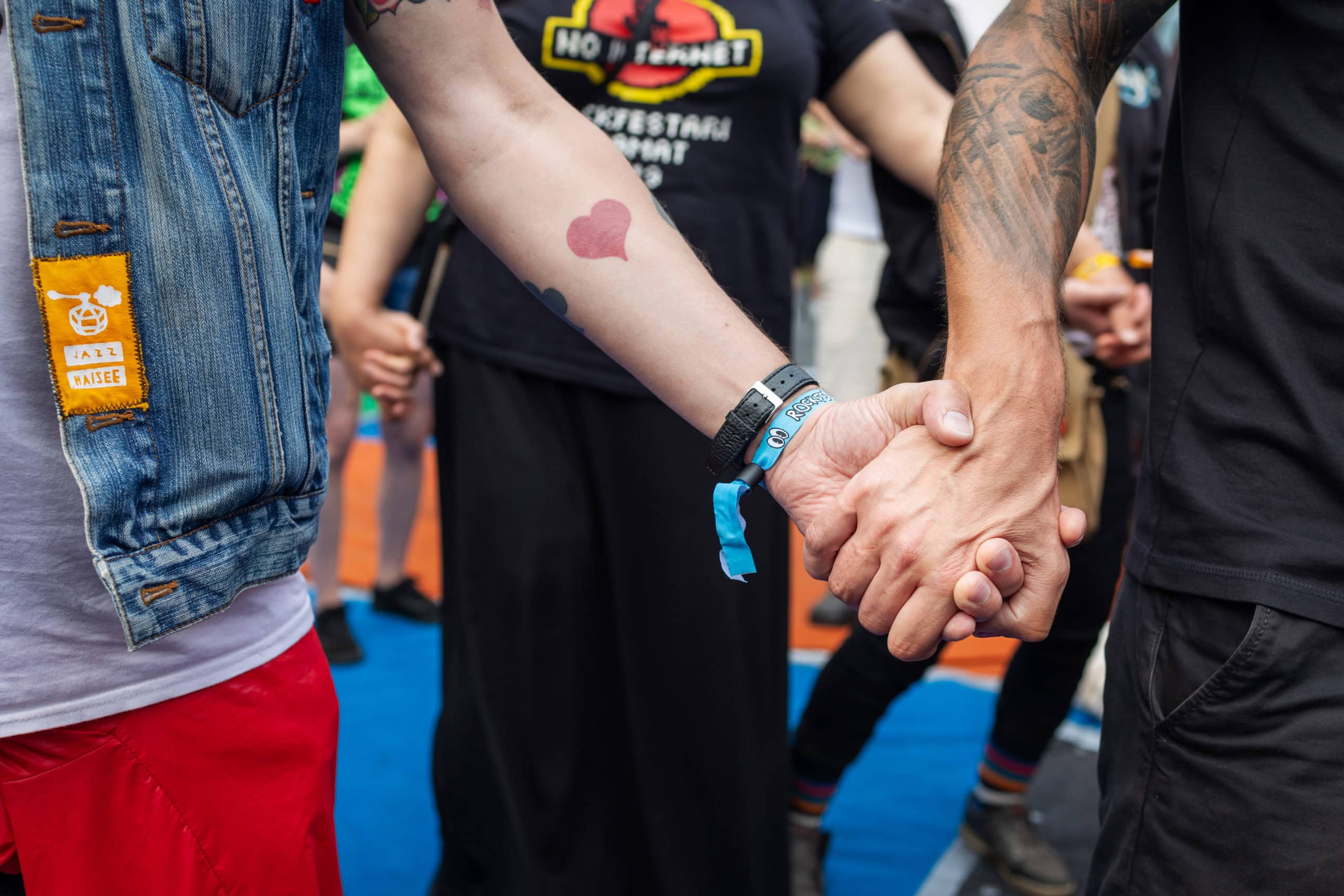 Kädet, kuva: Anne Kalliola