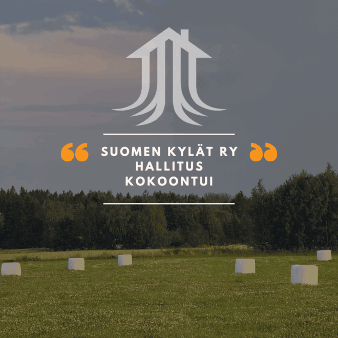Pyöpaaleja pellolla.